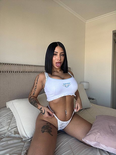 OnlyFans Leyla Amari performed by Leyla Amari Sex Images - Image 15 of 20  in Babe category   featuring Leyla Amari 