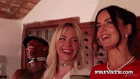 Private Sex Pics - Image 3 of 21  in Lesbian category  