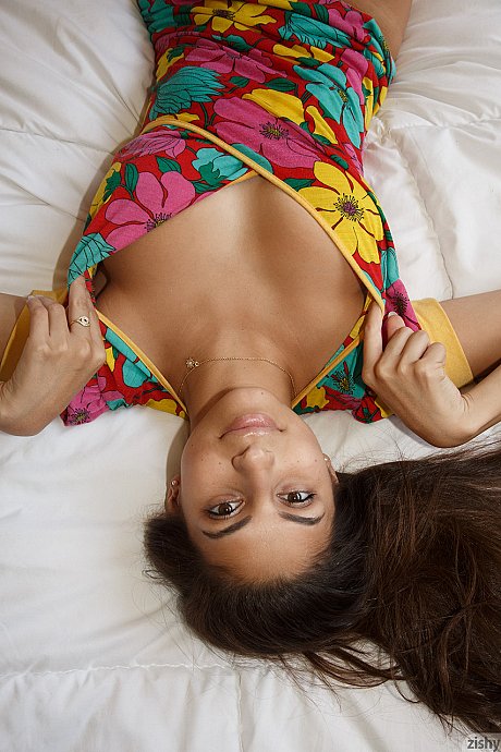 Pretty teen gf Nina North flaunts ravishing titties and poses on the bed - Image 8 of 11  in Teen category   featuring Nina North 