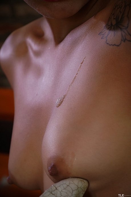 Viv Thomas performed by Romy Indy Hot Porn Pics - Image 13 of 21  in Lesbian category   featuring Romy Indy 