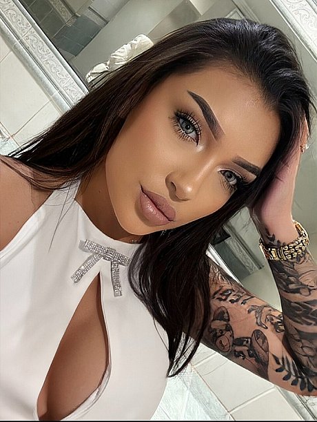 OnlyFans Francesca Amatoo starring Francesca Amatoo naked Pics - Image 6 of 12  in Tattoo category   featuring Francesca Amatoo 