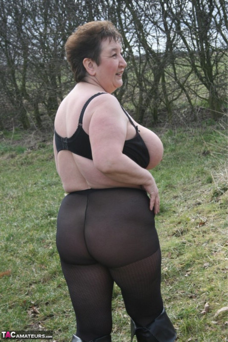 Older British plumper wild Carol unveils her big melons outdoors in nylons - #1250075