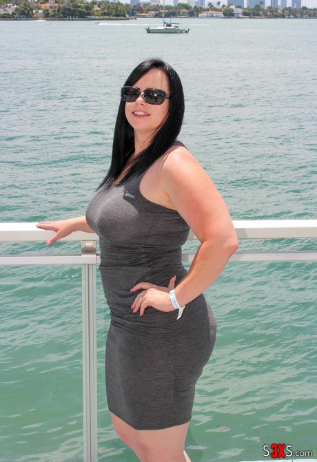 BBW bombshell Virgo Peridot bends over to show her big ass outdoors - #1334478