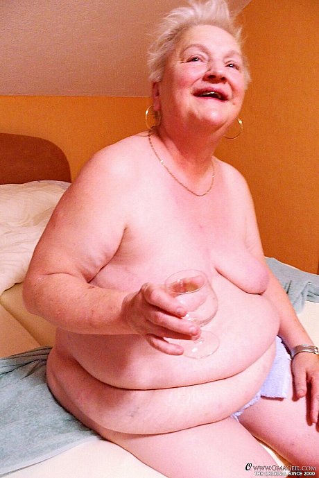 Oma Geil performed by Vesulvia Hot Pictures - Image 2 of 21  in Non Nude category   featuring Vesulvia 