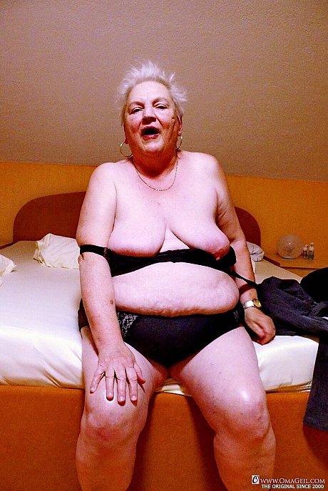 Oma Geil performed by Vesulvia Hot Pictures - Image 4 of 21  in Non Nude category   featuring Vesulvia 