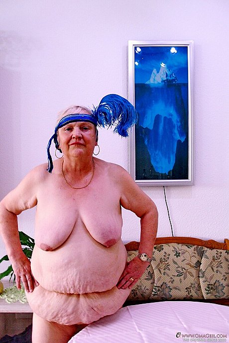 Oma Geil performed by Vesulvia Hot Pictures - Image 9 of 21  in Non Nude category   featuring Vesulvia 