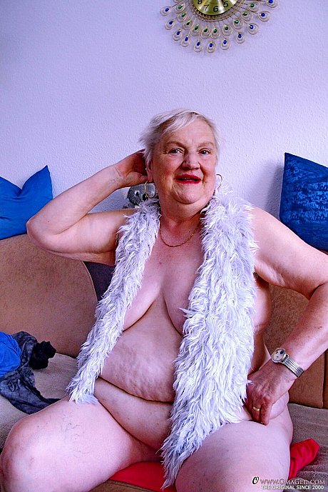 Oma Geil performed by Vesulvia Hot Pictures - Image 10 of 21  in Non Nude category   featuring Vesulvia 