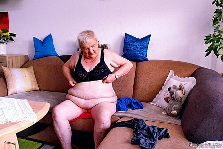 Oma Geil performed by Vesulvia Hot Pictures - Image 12 of 21  in Non Nude category   featuring Vesulvia 