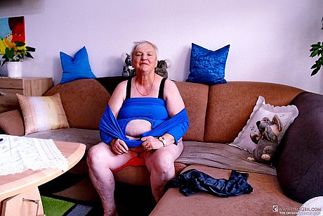 Oma Geil performed by Vesulvia Hot Pictures - Image 13 of 21  in Non Nude category   featuring Vesulvia 