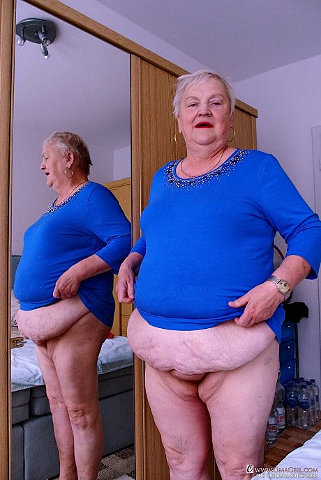 Oma Geil performed by Vesulvia Hot Pictures - Image 14 of 21  in Non Nude category   featuring Vesulvia 