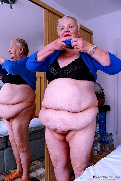 Oma Geil performed by Vesulvia Hot Pictures - Image 15 of 21  in Non Nude category   featuring Vesulvia 