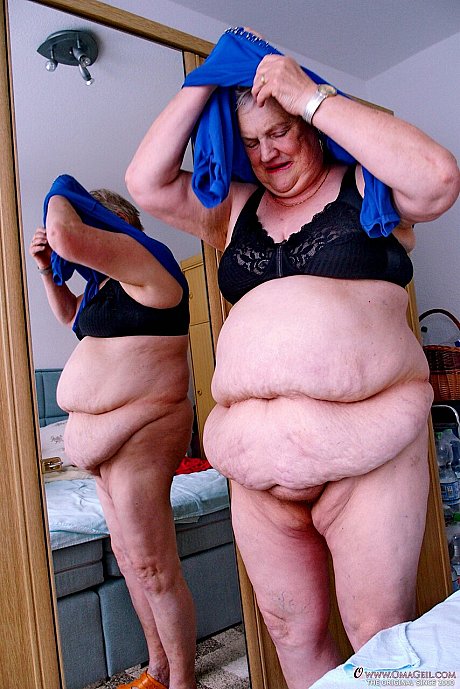 Oma Geil performed by Vesulvia Hot Pictures - Image 16 of 21  in Non Nude category   featuring Vesulvia 