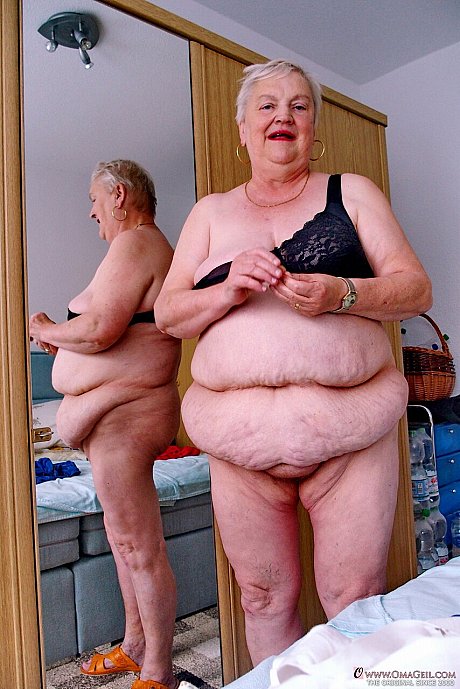 Oma Geil performed by Vesulvia Hot Pictures - Image 17 of 21  in Non Nude category   featuring Vesulvia 