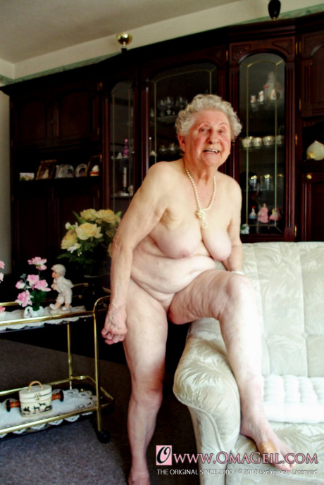Kinky old lady Putka strips completely undressed and shows off her saggy boobies - #1312090