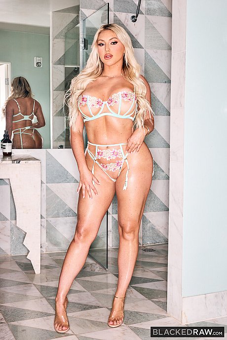 Smoking hot curvy blondy Kayley Gunner exposes her chunky booty and gets blacked - Image 1 of 21  in Pussy category   featuring Damion Dayski, Kayley Gunner 