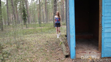 Solo bitch girlfriend girl Era takes a badly needed piss in the doorway of a warming shack - #1365898