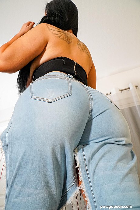 Chubby bombshell Ryan Smiles bares her monstrous boobs & swallows a huge ebony dick - Image 15 of 21  in Amateur category   featuring Ryan Smiles 