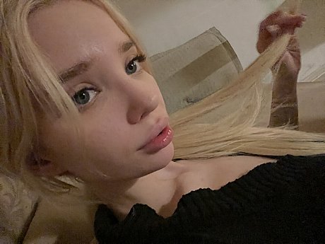 OnlyFans Alice Preuoston naked Pics - Image 13 of 20  in Close Up category  