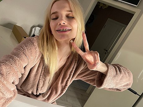 OnlyFans Alice Preuoston naked Pics - Image 14 of 20  in Close Up category  