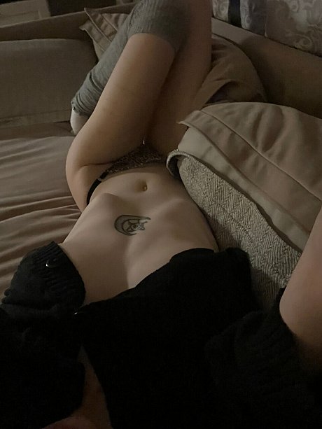 OnlyFans Alice Preuoston naked Pics - Image 16 of 20  in Close Up category  