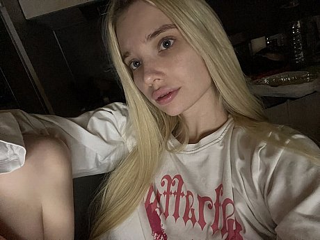 OnlyFans Alice Preuoston naked Pics - Image 18 of 20  in Close Up category  