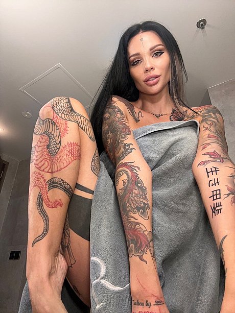 Inked OnlyFans sweety Sunny Free showing off her killer curves in a solo - Image 4 of 13  in Model category   featuring Sunny Free 