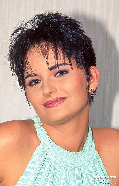 Brunette girl chick Eveline sports short hair during the course of a fling