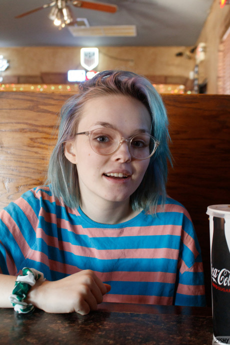 Fine amateur Vonnie Bean flashes her natural giant boobs at a restaurant - #1072683