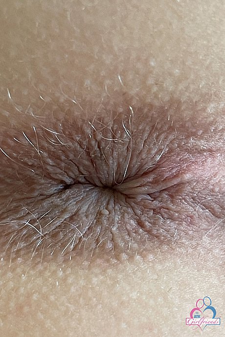 GF amateur Riley Star teases with her fuck holes on her bed - Image 14 of 21  in Pussy category   featuring Riley Star 