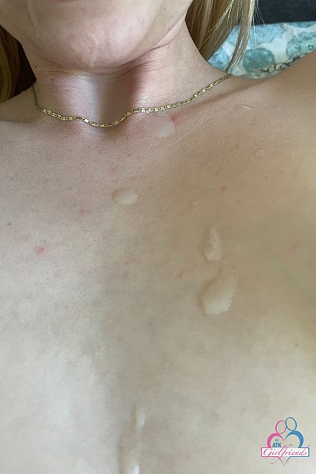 GF amateur Riley Star teases with her fuck holes on her bed - Image 21 of 21  in Pussy category   featuring Riley Star 