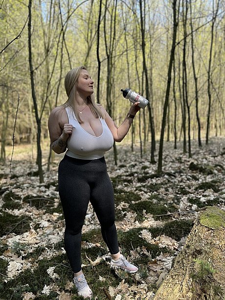 OnlyFans Kira Liv featuring Kira Liv undressed Images - Image 3 of 20  in Outdoor category   featuring Kira Liv 