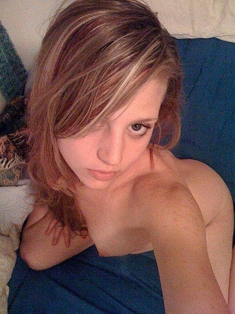 Slender college babe takes selfies of her fine body and bald twat - Image 4 of 20  in Big Clit category  