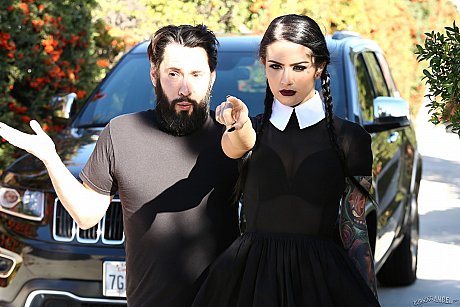 Hot goth Katrina Jade seduces her driver & gets her faced spunked after fucking - Image 3 of 16  in Spreading category   featuring Tommy Pistol, Katrina Jade 