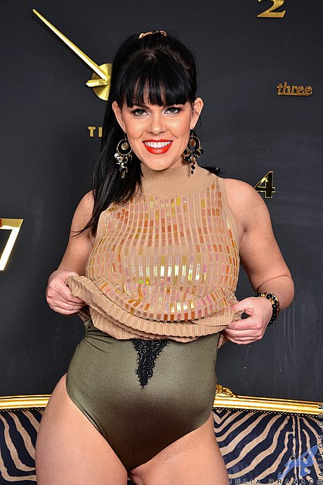 Anilos performed by Julia Dranac undressed Porn Pics - Image 5 of 21  in Pussy category   featuring Julia Dranac 