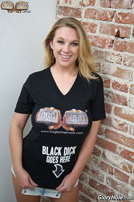 Nice blondy Brooke Wylde taking off her shirt and pants showing big titties - Image 6 of 17  in Spreading category   featuring Brooke Wylde 