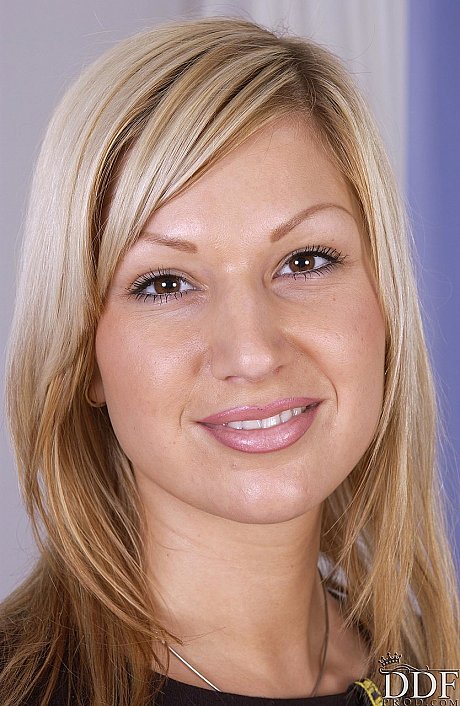 European newbie Carol showcases her monster tits and vagina at the casting - Image 2 of 19  in Babe category   featuring Carol Goldnerova 