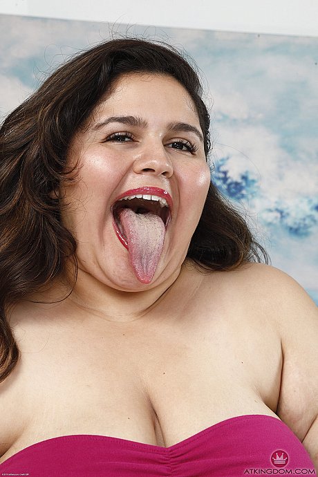 Chunky amateur Karla Lane uncovers her massive juggs & giant ass & spreads her snatch - Image 4 of 20  in Big Clit category   featuring Karla Lane 