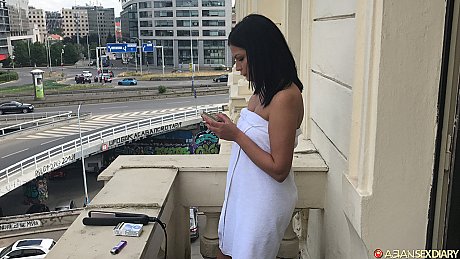 Lustful amateur girl gf girl Sofie gets screwed doggystyle while sleeping