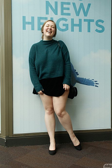 Voluptuous amateur babe Rose Fessenden flashes her monster curves in public - Image 7 of 12  in Amateur category   featuring Rose Fessenden 