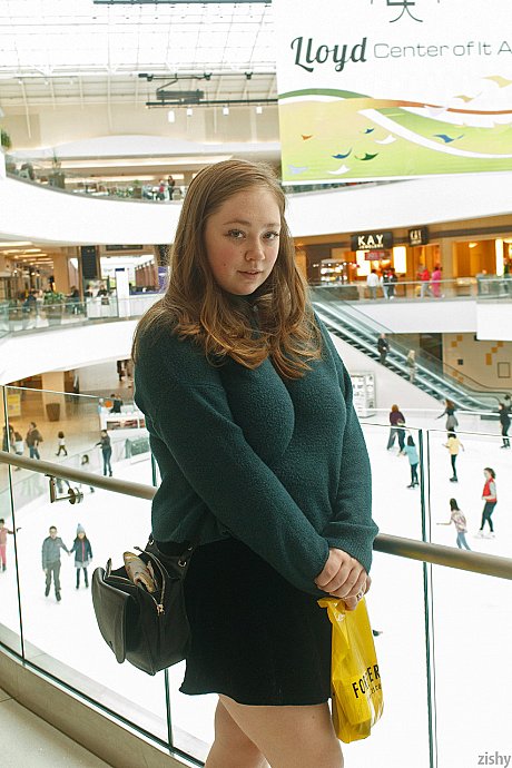 Voluptuous amateur babe Rose Fessenden flashes her monster curves in public - Image 9 of 12  in Amateur category   featuring Rose Fessenden 