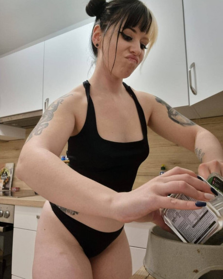 Hot amateur babe Kirajameson shows off her curves while cooking in the kitchenette - #915911