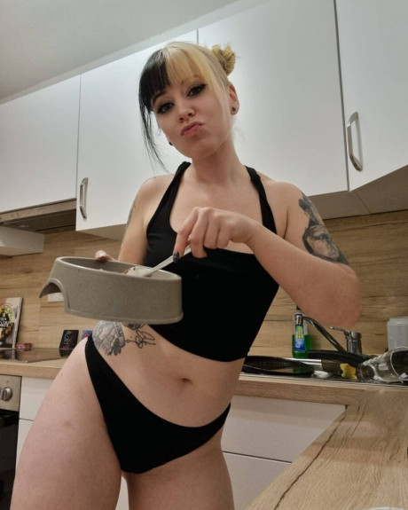 Hot amateur babe Kirajameson shows off her curves while cooking in the kitchenette - #915912