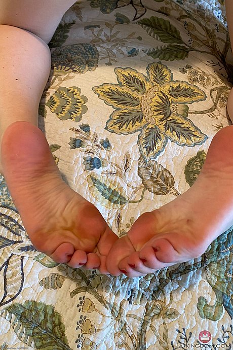 Shameless cutie Paris White showing her feet and tasty holes up close - Image 10 of 21  in Pussy category   featuring Paris White 