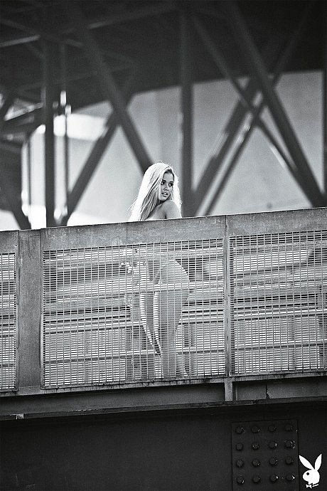 Glamorous babe Aryane Steinkopf shows her tanned boobies & her gigantic behind - Image 15 of 18  in Outdoor category   featuring Aryane Steinkopf 