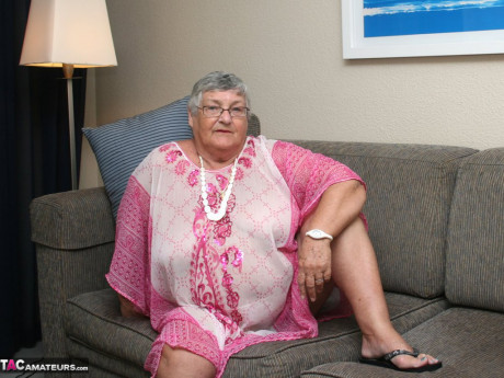 Horny granny Libby strips and spreads her old shaved pussy on the sofa - #1523457
