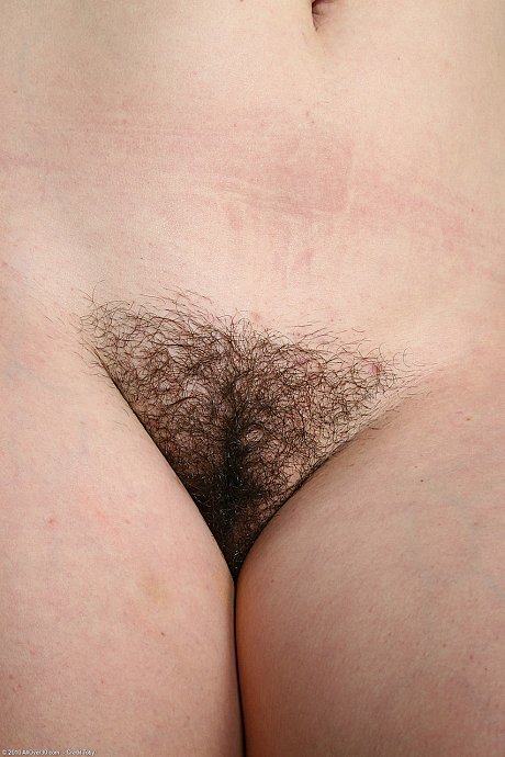 Curvy MILF Scarlette shows off her giant booty and spreads her hairy cunt - Image 12 of 20  in Amateur category   featuring Scarlette 
