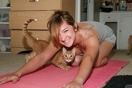 Pretty teenie actress Lexy Mack flashing her gorgeous body in lovely panties - Image 1 of 11  in Babe category   featuring Lexy Mack 