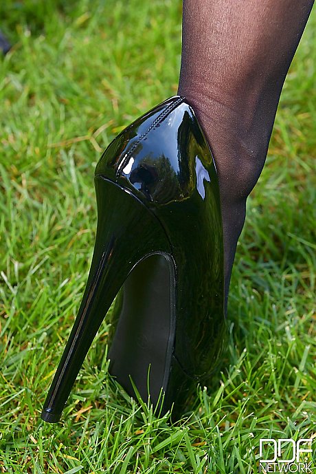 Milf Delzangel poses on her ebony high heels and plays with twat - Image 4 of 16  in Outdoor category   featuring Delzangel 