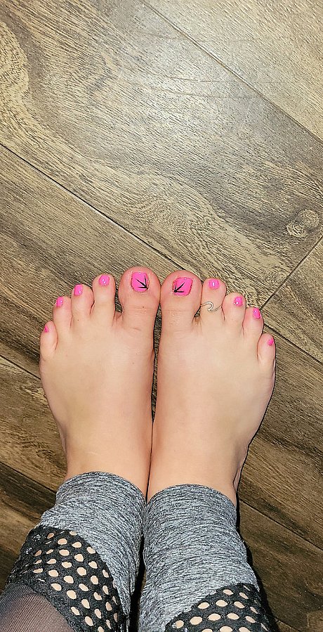 Bitch girlfriend woman with lovely legs shows her fine toes in a hot foot fetish compilation - Image 5 of 10  in Legs category  
