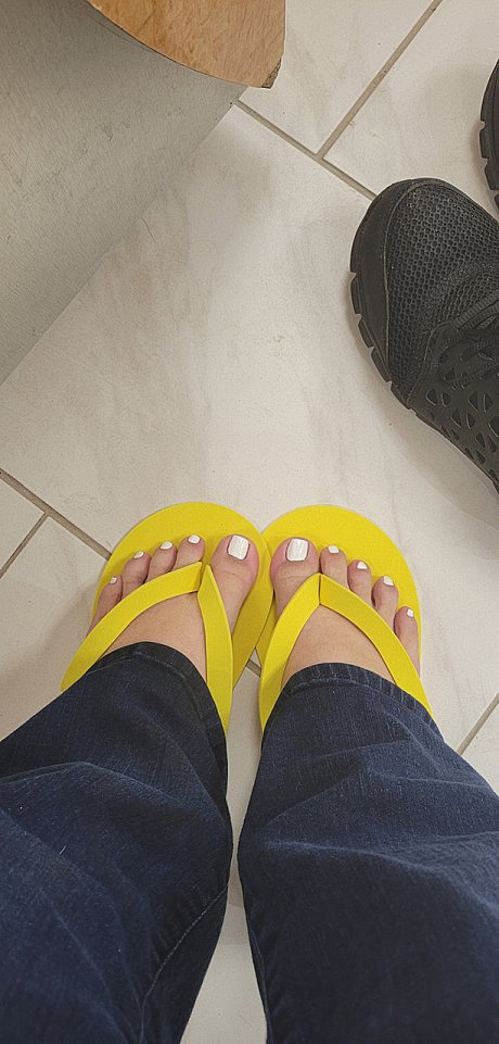 Bitch girlfriend woman with lovely legs shows her fine toes in a hot foot fetish compilation - Image 7 of 10  in Legs category  